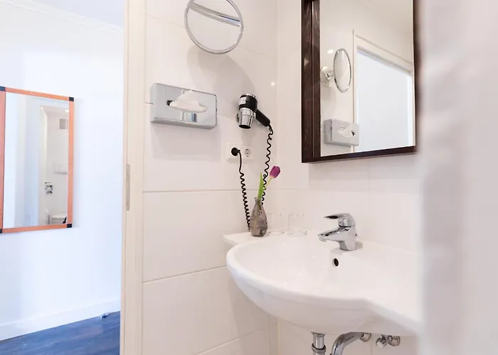 Отель Garner By Ihg 3*